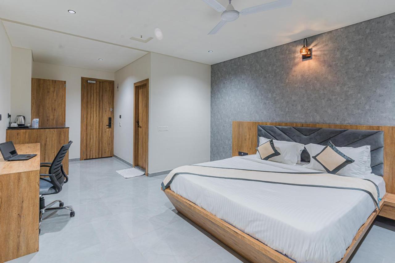 Hotel The Grand Heaven Gandhinagar Zewnętrze zdjęcie